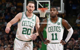 C7娱乐官网-高空巨人遇矮个盯防瞬间破功 哈兰德角球区展露笑容成焦点